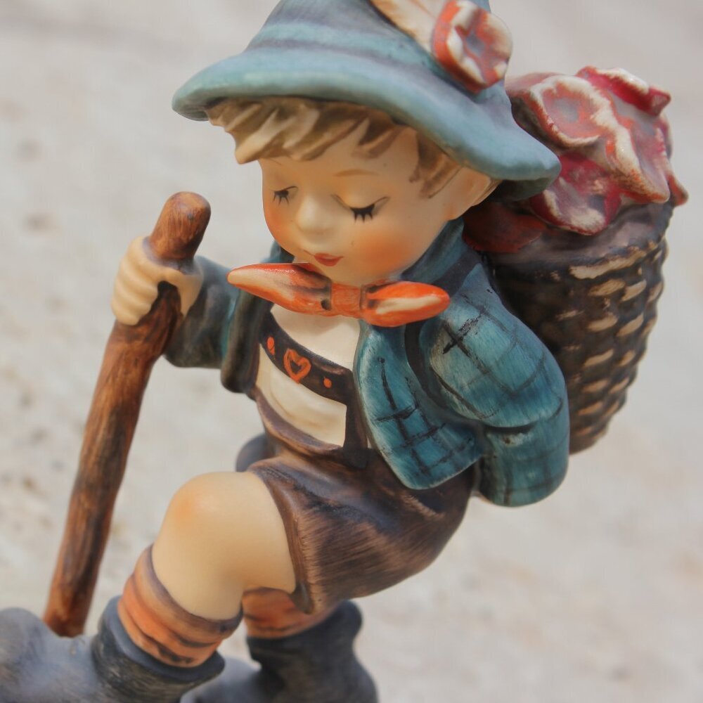 Hummel Figurine 'Flower Vendor' by Goebel